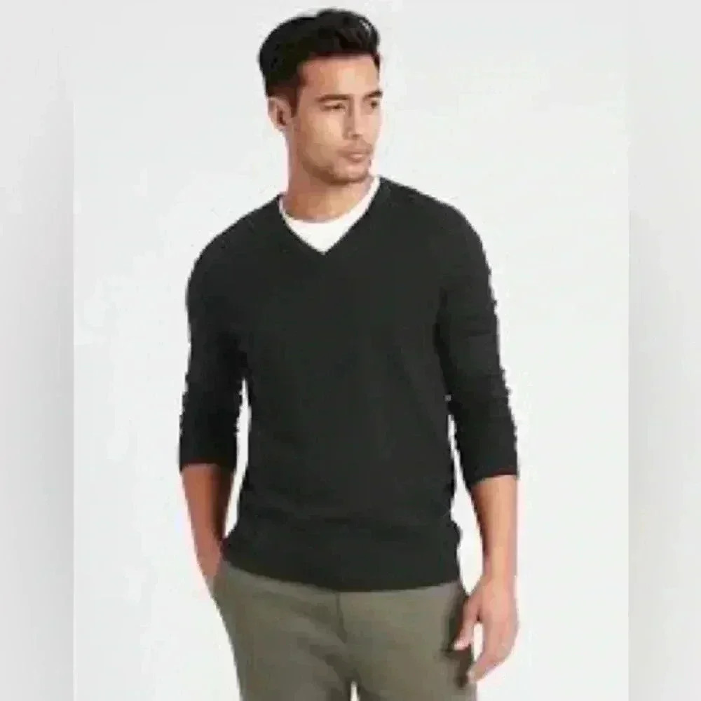 Paul Fredrick V-Neck Ribbed Silk Pullover Sweater
